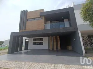 NEX-286484 - Casa en Venta, con 4 recamaras, con 6 baños, con 378 m2 de construcción en Tercera Sección de Santa Clara Ocoyucan, CP 72850, Puebla.