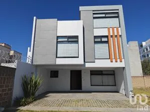 NEX-286488 - Casa en Venta, con 3 recamaras, con 5 baños, con 285 m2 de construcción en Atzala, CP 72813, Puebla.