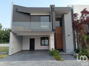 NEX-286513 - Casa en Venta, con 3 recamaras, con 3 baños, con 239 m2 de construcción en Tercera Sección de Santa Clara Ocoyucan, CP 72850, Puebla.