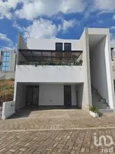 NEX-286515 - Casa en Venta, con 4 recamaras, con 3 baños, con 244 m2 de construcción en Tercera Sección de Santa Clara Ocoyucan, CP 72850, Puebla.