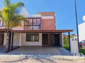 NEX-291973 - Casa en Venta, con 4 recamaras, con 5 baños, con 220 m2 de construcción en Morillotla, CP 72813, Puebla.