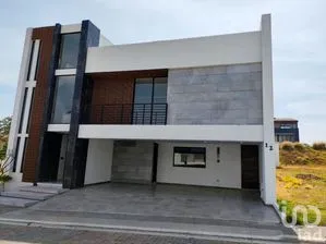 NEX-295833 - Casa en Venta, con 5 recamaras, con 6 baños, con 489 m2 de construcción en Tercera Sección de Santa Clara Ocoyucan, CP 72850, Puebla.