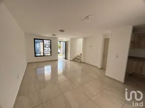 NEX-294778 - Casa en Venta, con 3 recamaras, con 3 baños, con 135 m2 de construcción en Valle del Roble, CP 37544, Guanajuato.
