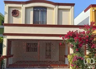 NEX-290786 - Casa en Renta, con 3 recamaras, con 3 baños, con 204 m2 de construcción en Cerradas de Anáhuac, CP 66059, Nuevo León.