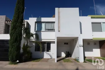 NEX-264426 - Casa en Venta, con 3 recamaras, con 3 baños, con 185 m2 de construcción.