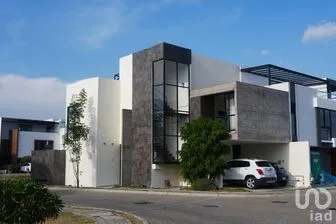 NEX-264994 - Casa en Venta, con 3 recamaras, con 2 baños, con 210 m2 de construcción.