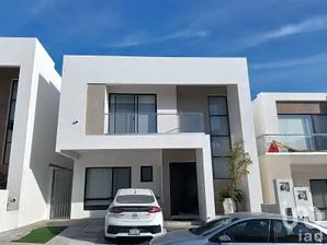 NEX-286307 - Casa en Renta, con 3 recamaras, con 3 baños, con 233 m2 de construcción.