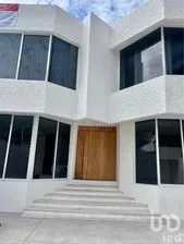 NEX-283889 - Casa en Renta, con 4 recamaras, con 4 baños, con 380 m2 de construcción en Álamos 3a Sección, CP 76160, Querétaro.