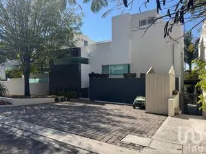 NEX-264201 - Casa en Renta, con 6 recamaras, con 4 baños, con 380 m2 de construcción en Misión de Concá, CP 76149, Querétaro.