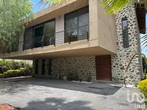 NEX-264811 - Casa en Renta, con 4 recamaras, con 3 baños, con 480 m2 de construcción.