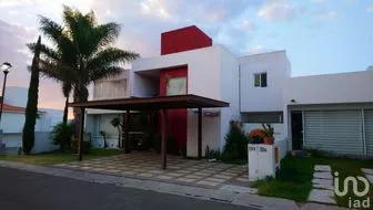 NEX-283343 - Casa en Venta, con 5 recamaras, con 7 baños, con 443 m2 de construcción en Misión de Concá, CP 76149, Querétaro.