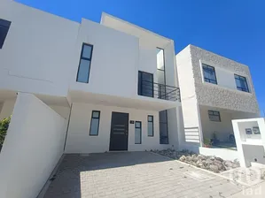 NEX-298176 - Casa en Venta, con 3 recamaras, con 3 baños, con 115 m2 de construcción.