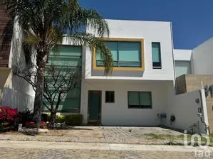 NEX-286893 - Casa en Renta, con 3 recamaras, con 2 baños, con 195 m2 de construcción.