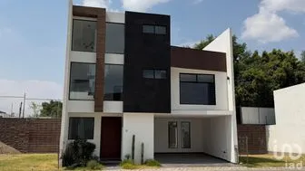 NEX-291679 - Casa en Venta, con 3 recamaras, con 3 baños, con 249 m2 de construcción en San Bernardino Tlaxcalancingo, CP 72820, Puebla.