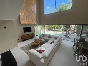 NEX-295033 - Casa en Venta, con 4 recamaras, con 3 baños, con 385 m2 de construcción en La Veleta, CP 77760, Quintana Roo.