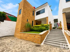 NEX-305409 - Casa en Venta, con 4 recamaras, con 2 baños, con 260 m2 de construcción.