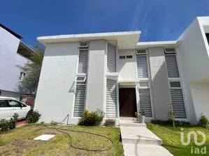 NEX-287331 - Casa en Venta, con 4 recamaras, con 4 baños, con 281 m2 de construcción en Real del Bosque, CP 76922, Querétaro.