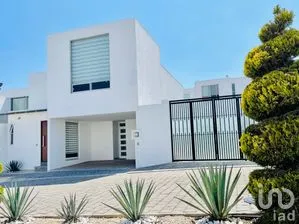 NEX-298067 - Casa en Venta, con 2 recamaras, con 2 baños, con 220 m2 de construcción en Campestre Haras, CP 72989, Puebla.