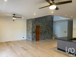 NEX-265129 - Casa en Venta, con 4 recamaras, con 4 baños, con 345 m2 de construcción.