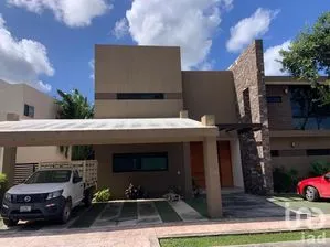 NEX-265130 - Casa en Venta, con 4 recamaras, con 4 baños, con 557 m2 de construcción.