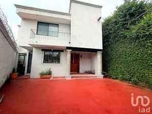 NEX-265330 - Casa en Venta, con 3 recamaras, con 3 baños, con 279 m2 de construcción.