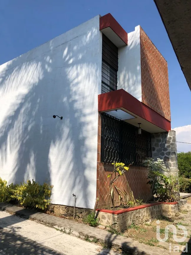 Casa en Venta en Lomas de Atzingo, Cuernavaca, Morelos | NEX-37398 | iad México | Foto 1 de 27
