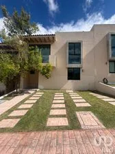 NEX-285634 - Casa en Venta, con 4 recamaras, con 3 baños, con 221 m2 de construcción.