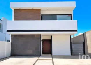 NEX-306288 - Casa en Renta, con 3 recamaras, con 2 baños, con 189 m2 de construcción.