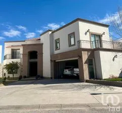 NEX-265831 - Casa en Venta, con 3 recamaras, con 3 baños, con 407 m2 de construcción.