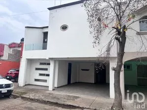 NEX-265892 - Casa en Venta, con 4 recamaras, con 3 baños, con 250 m2 de construcción en Loma Bonita, CP 34197, Durango.