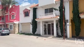 NEX-303297 - Casa en Venta, con 3 recamaras, con 2 baños, con 220 m2 de construcción.