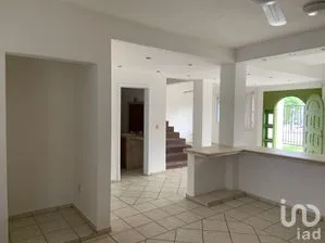 NEX-285728 - Casa en Venta, con 4 recamaras, con 3 baños, con 267 m2 de construcción.