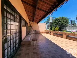 NEX-304212 - Casa en Venta, con 4 recamaras, con 3 baños, con 267 m2 de construcción.