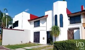 NEX-287560 - Casa en Venta, con 3 recamaras, con 3 baños, con 172 m2 de construcción en Santiago Momoxpan, CP 72775, Puebla.