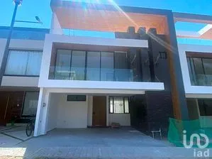 NEX-290858 - Casa en Venta, con 3 recamaras, con 4 baños, con 294 m2 de construcción en Lomas de Angelópolis, CP 72830, Puebla.