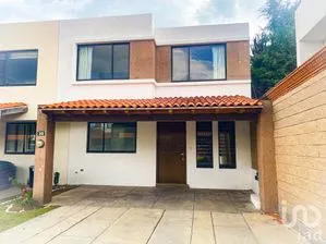 NEX-292466 - Casa en Renta, con 3 recamaras, con 3 baños, con 169 m2 de construcción.