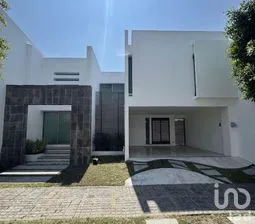 NEX-295171 - Casa en Venta, con 5 recamaras, con 4 baños, con 345 m2 de construcción.