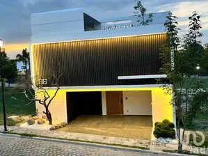 NEX-296629 - Casa en Venta, con 4 recamaras, con 5 baños, con 426 m2 de construcción.
