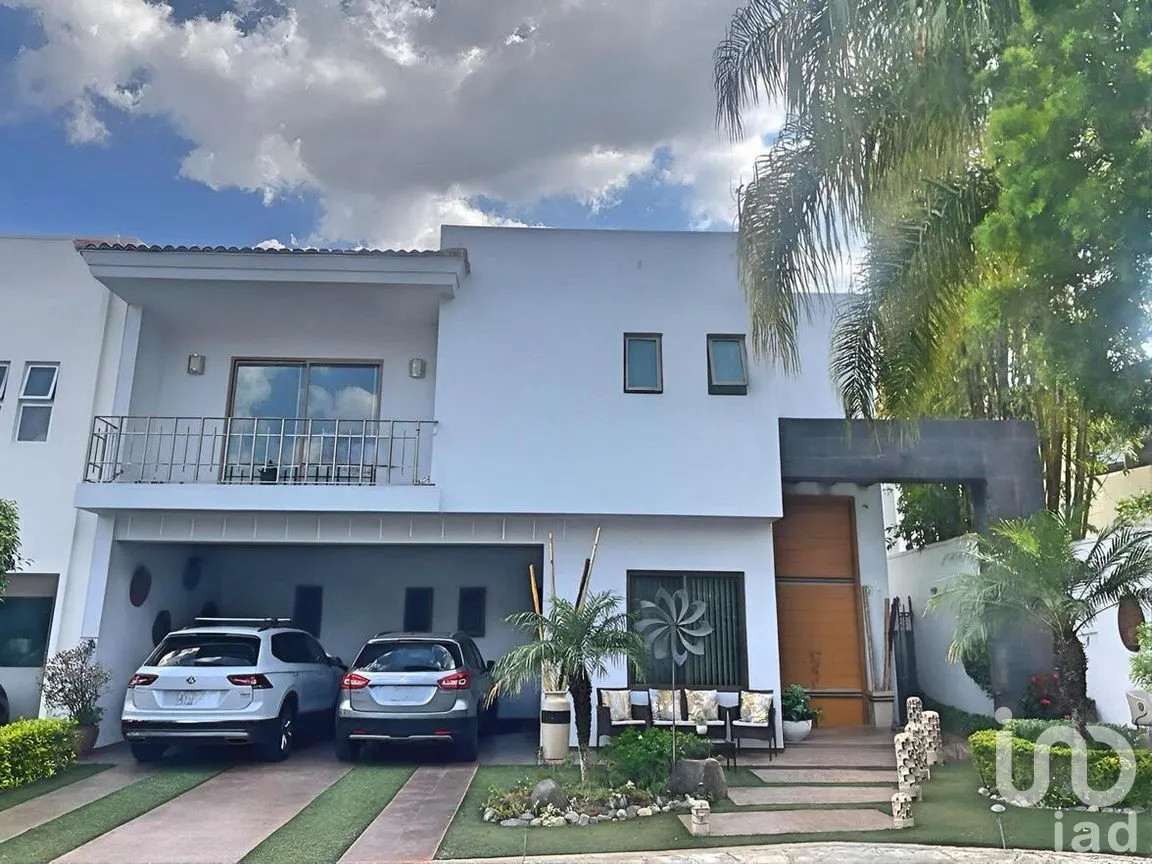 Casa en Venta en Bugambilias, Zapopan, Jalisco | NEX-303781 | iad México | Foto 2 de 54