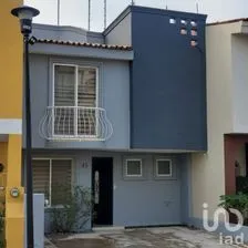 NEX-304358 - Casa en Renta, con 3 recamaras, con 2 baños, con 99 m2 de construcción.