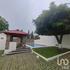 NEX-16062 - Casa en Renta, con 3 recamaras, con 2 baños, con 181 m2 de construcción.
