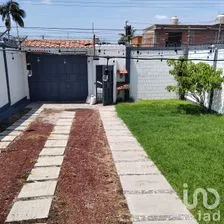 NEX-254972 - Casa en Renta, con 3 recamaras, con 2 baños, con 140 m2 de construcción.
