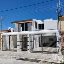 NEX-291098 - Casa en Venta, con 4 recamaras, con 3 baños, con 237 m2 de construcción en Pensiones, CP 97219, Yucatán.