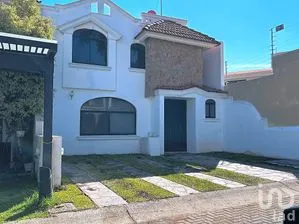 NEX-287848 - Casa en Renta, con 4 recamaras, con 3 baños, con 164 m2 de construcción en Bugambilias, CP 45238, Jalisco.