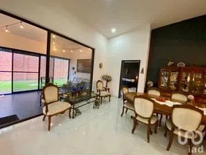 NEX-289911 - Casa en Venta, con 3 recamaras, con 2 baños, con 353 m2 de construcción.
