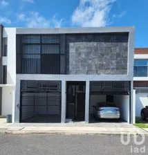 NEX-285540 - Casa en Venta, con 3 recamaras, con 3 baños, con 223 m2 de construcción en Lomas de la Rioja, CP 95266, Veracruz de Ignacio de la Llave.