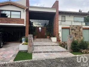 NEX-300246 - Casa en Venta, con 4 recamaras, con 5 baños, con 654 m2 de construcción.