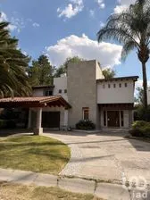 NEX-304285 - Casa en Venta, con 4 recamaras, con 4 baños, con 399 m2 de construcción.