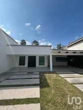 NEX-304479 - Casa en Venta, con 3 recamaras, con 3 baños, con 340 m2 de construcción.