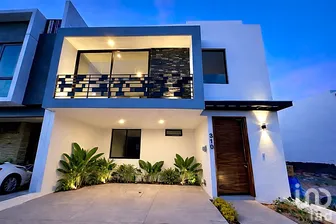NEX-308274 - Casa en Venta, con 5 recamaras, con 5 baños, con 270 m2 de construcción.